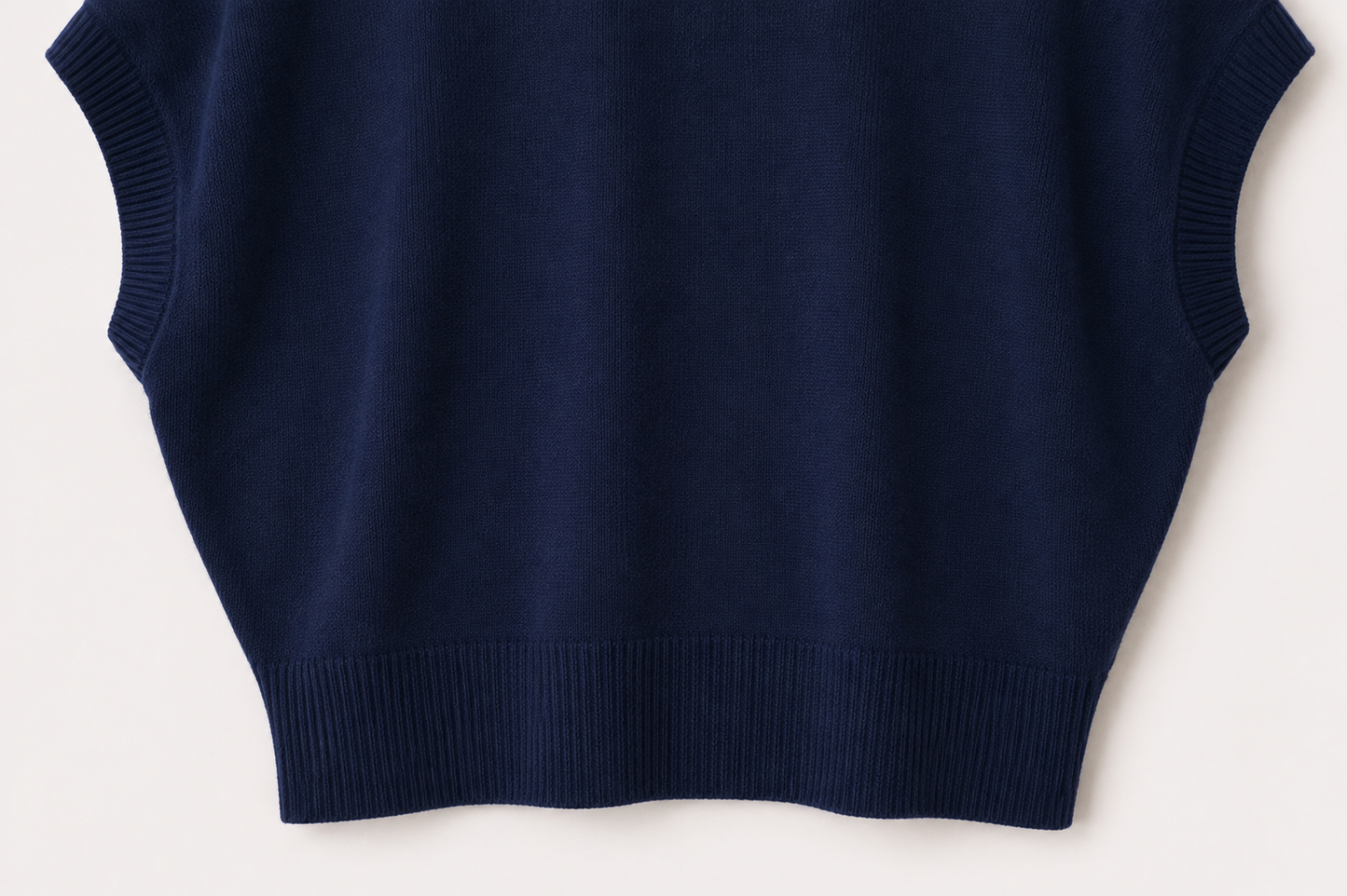 Jersey de Punto Azul Marino con Cuello de Pedrería
