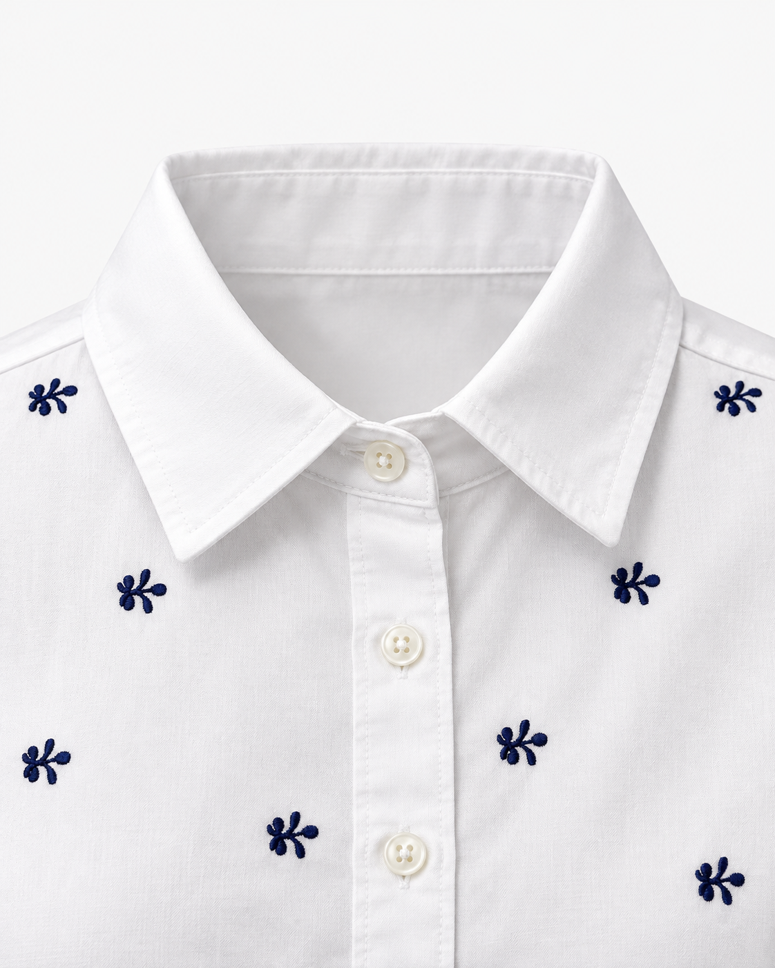Camisa Blanca Bordada con Detalles Azul Marino