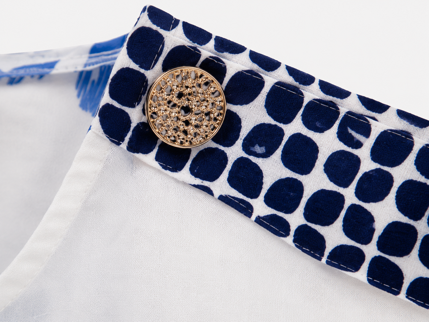 Blusa Blanca Estampado Hojas Azules