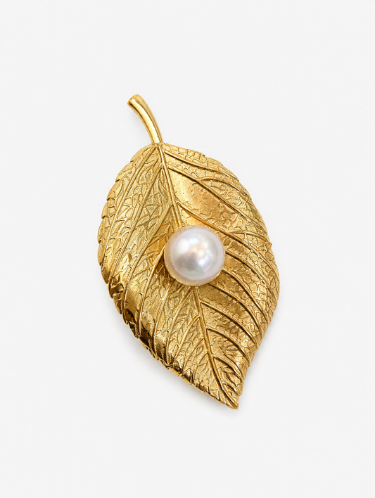 Broche de hoja dorado con perla vintage