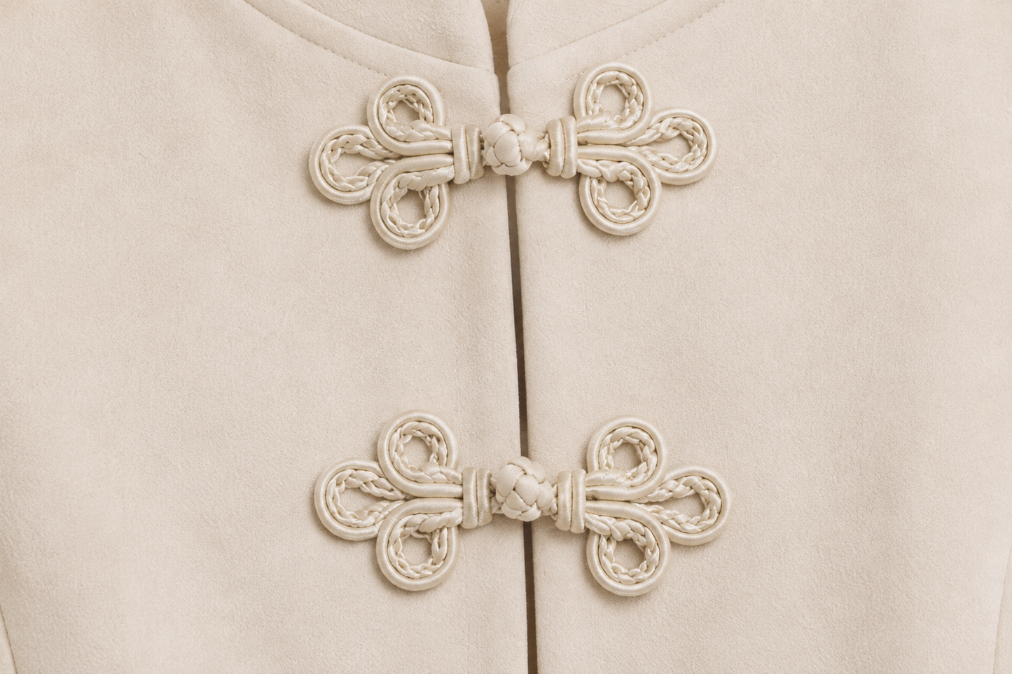 Chaleco Beige con Cierres Orientales