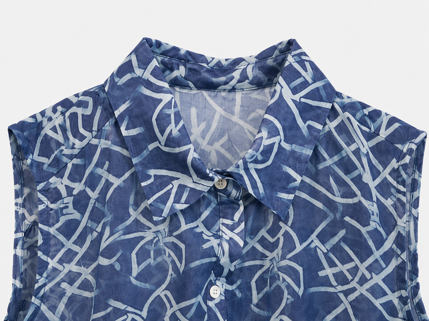 Blusa sin mangas cuello camisero