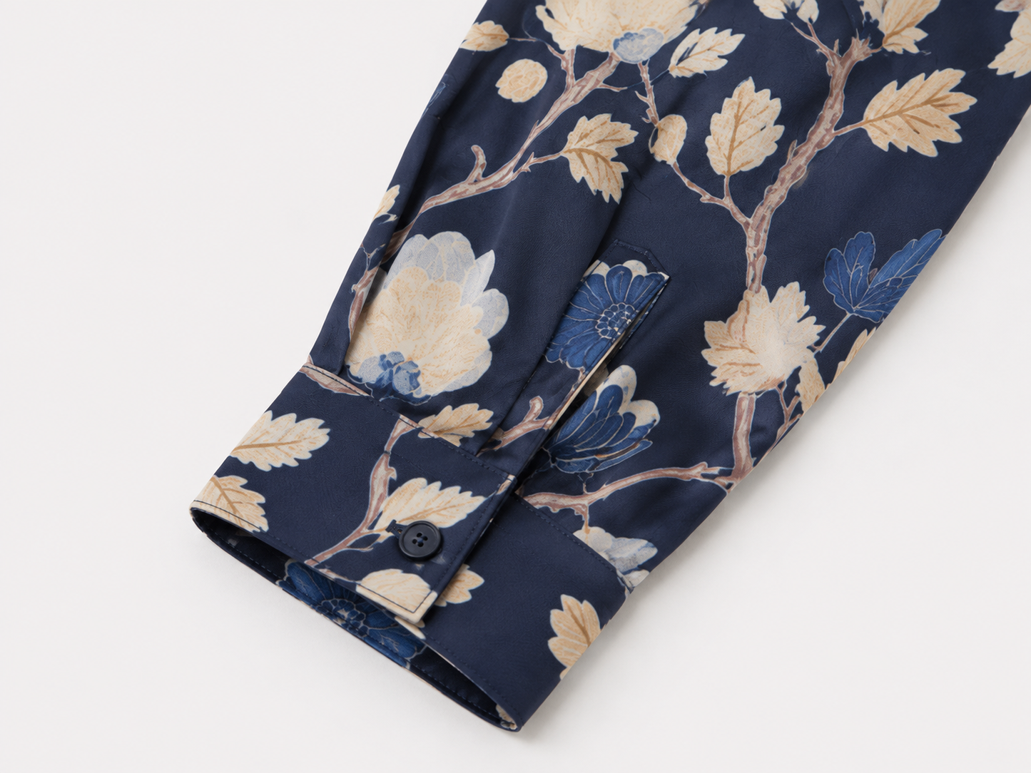 Blusa Satinada Azul Marino Estampado Floral