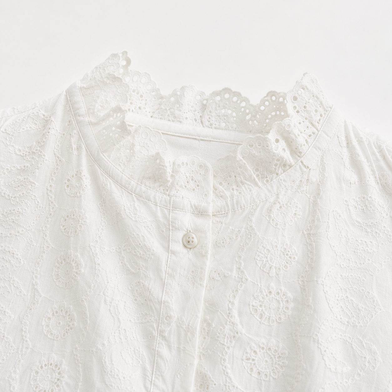 Blusa Bordada Blanca Cuello Volante
