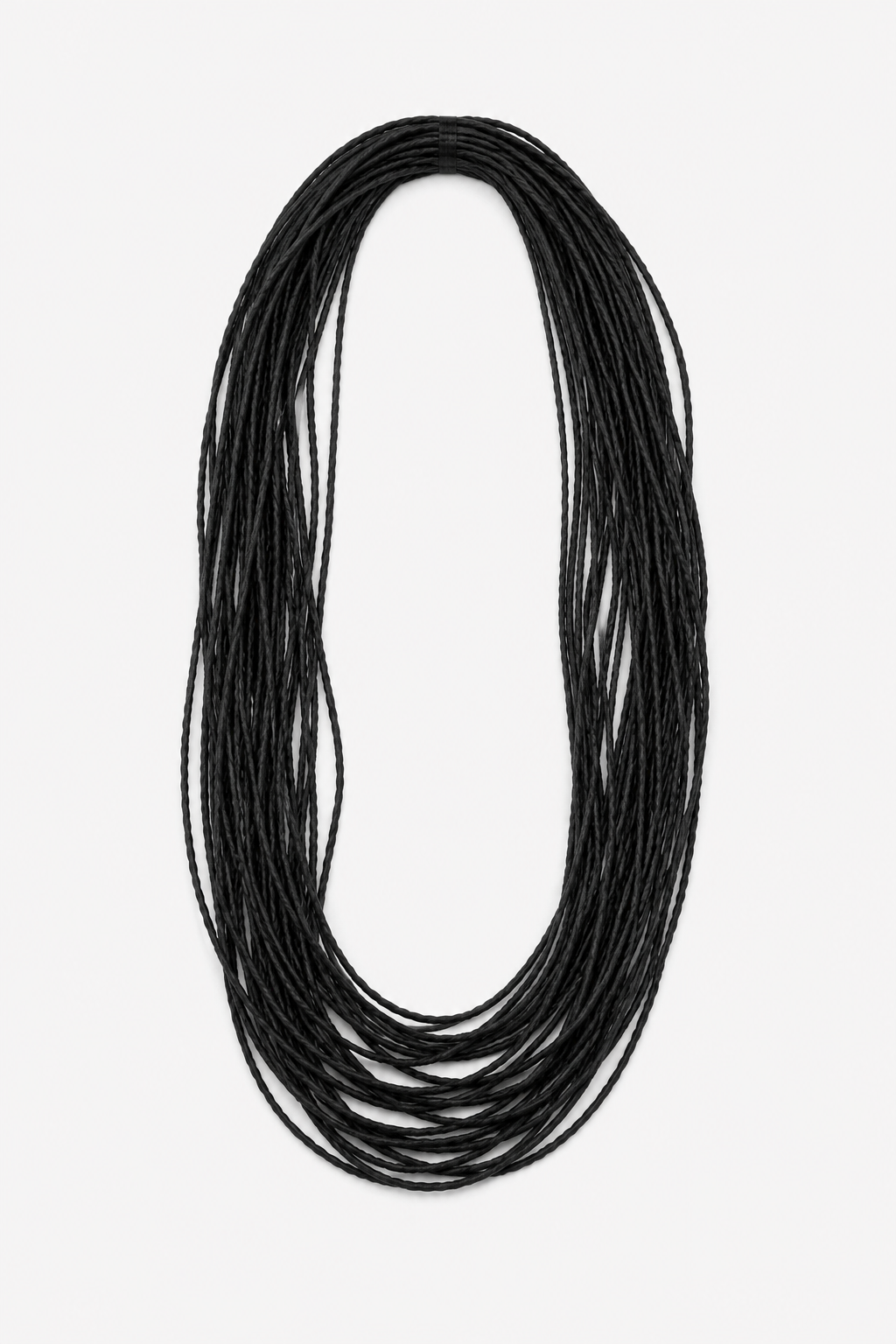 Collar multicapa de cordón negro