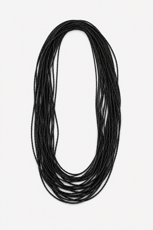 Collar multicapa de cordón negro