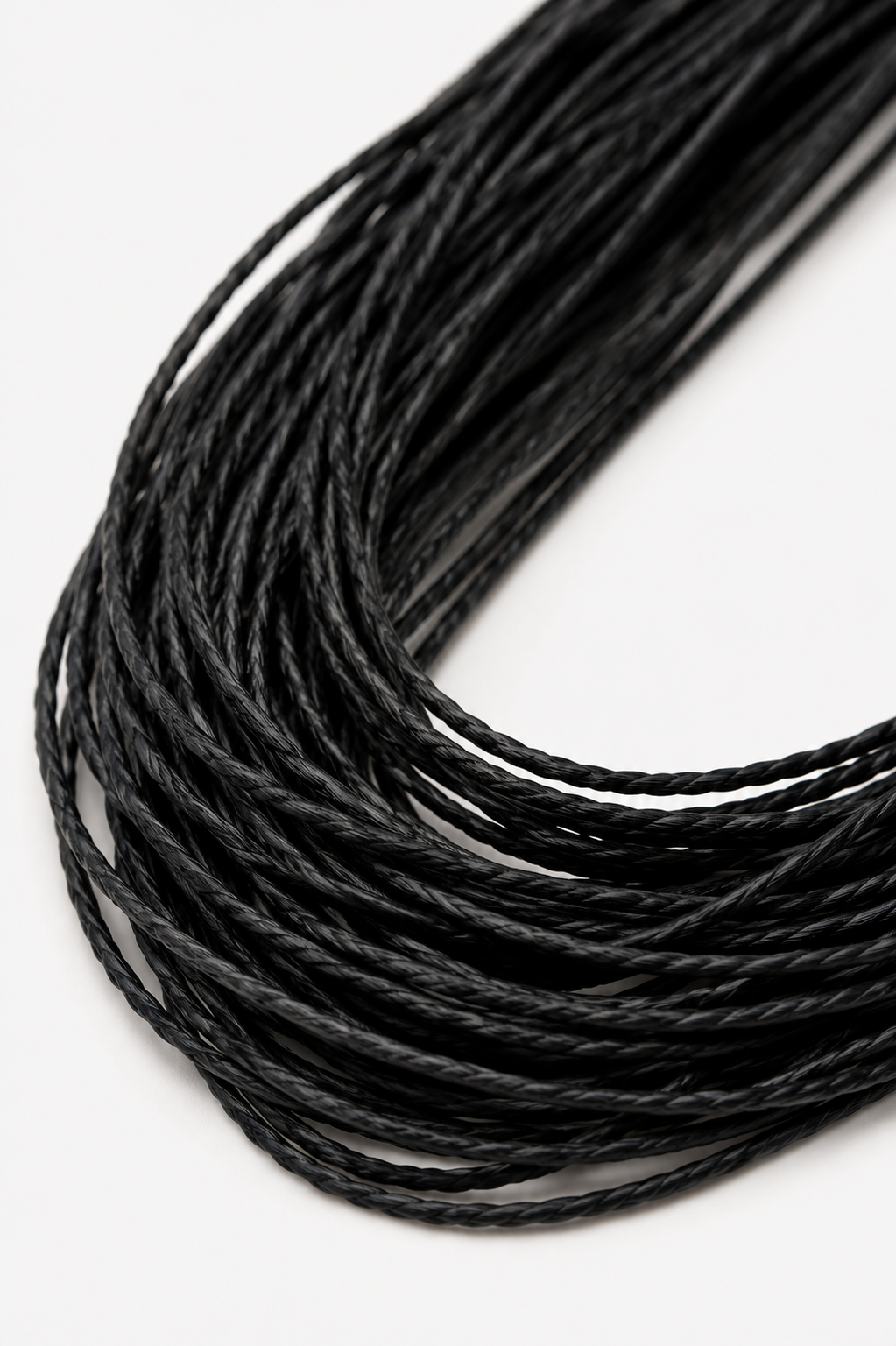 Collar multicapa de cordón negro