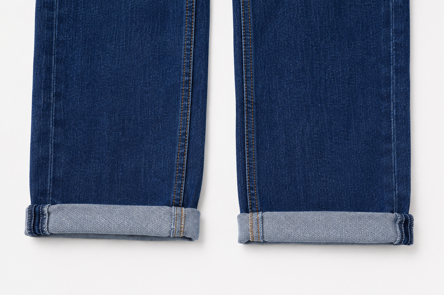 Jeans Rectos Azul Denim con Bajo Vuelto