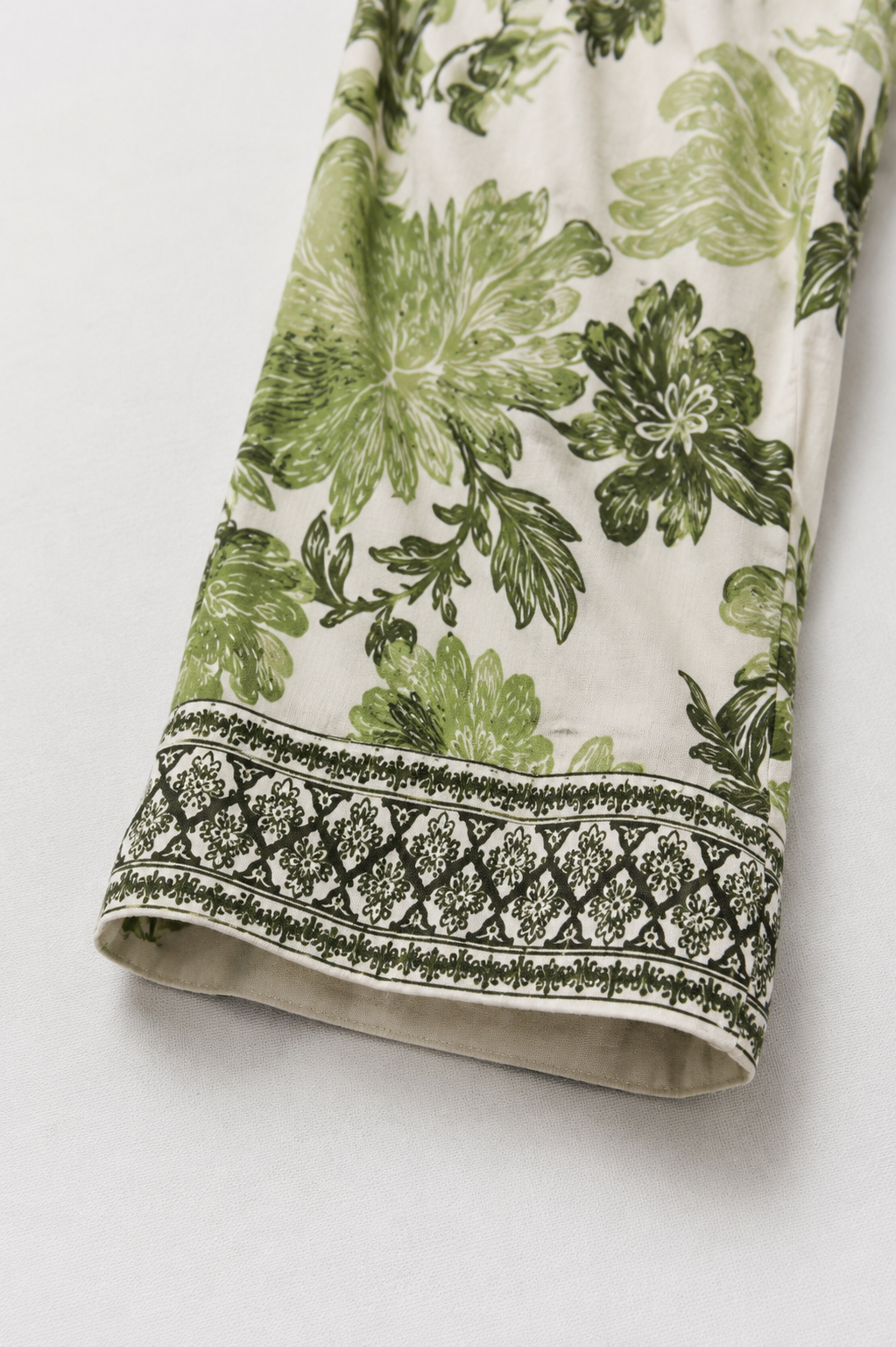 Pantalón estampado tropical