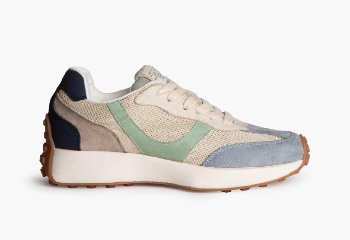 Deportiva estilo retro azules