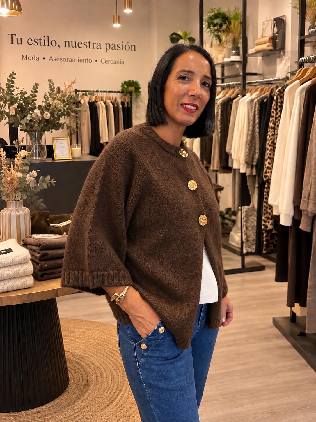 Chaqueta de Punto chocolate con Botones Dorados