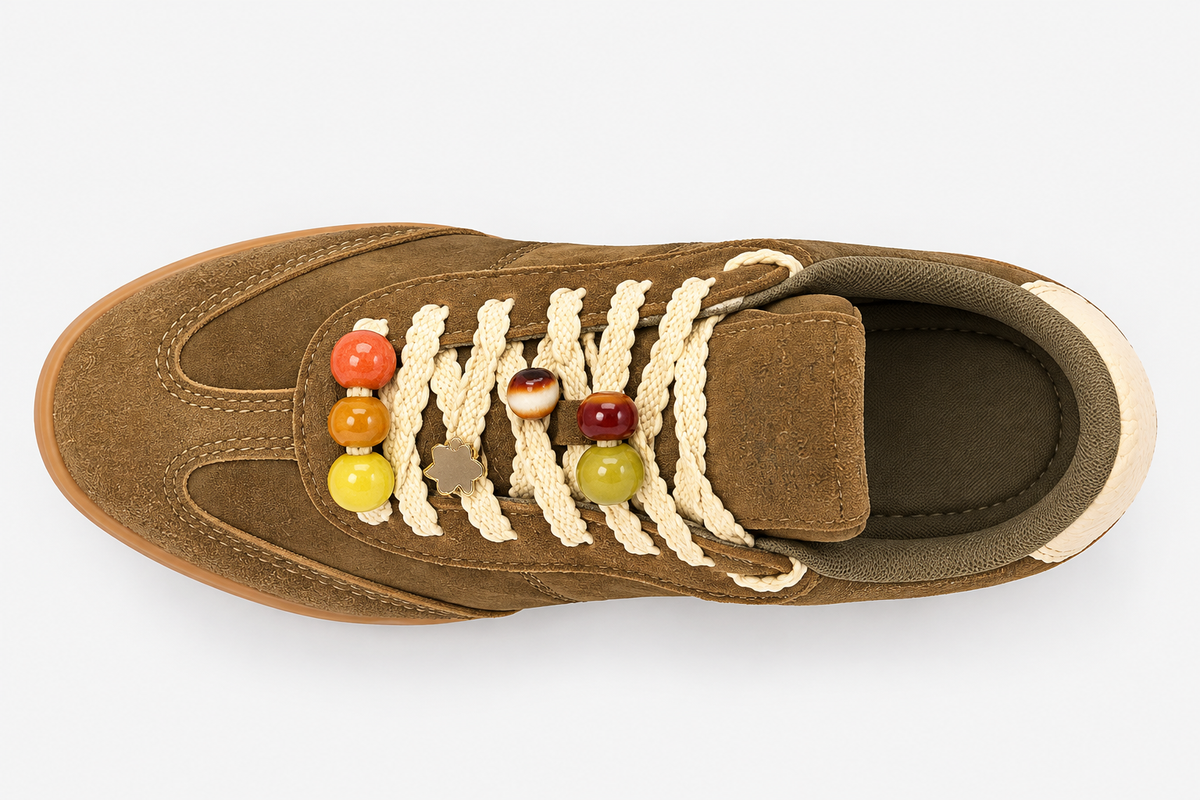 Zapatilla Corina con Cordones Decorativos