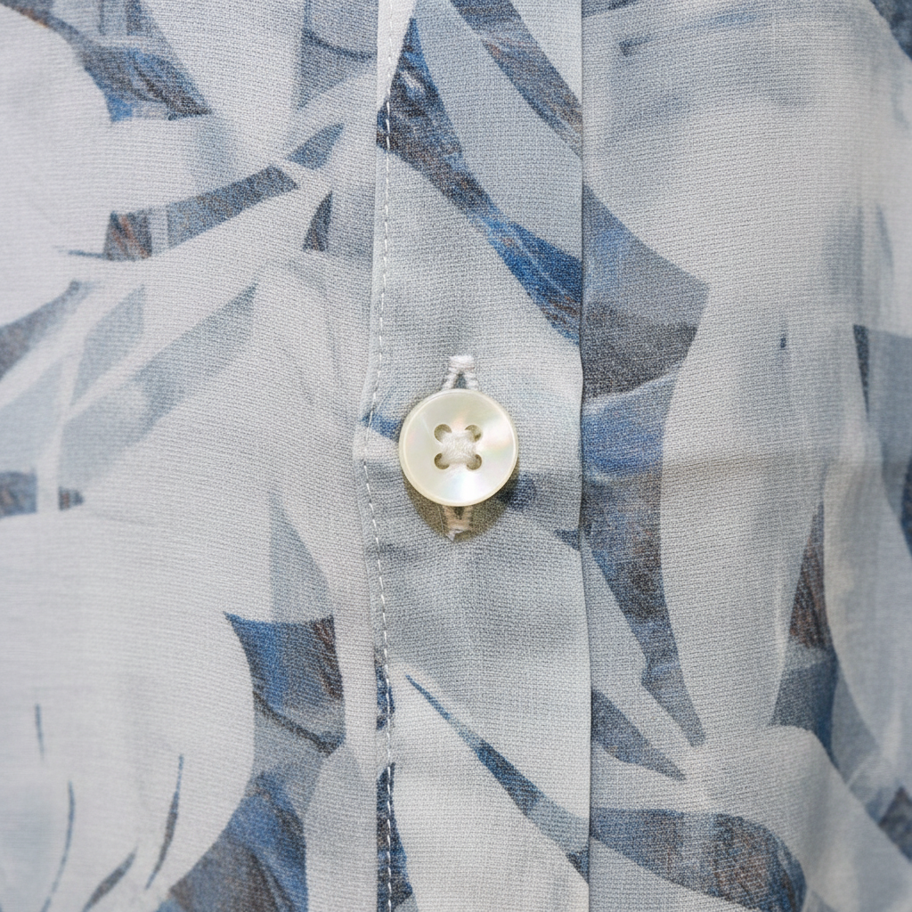Blusa tropical azul - detalle botón