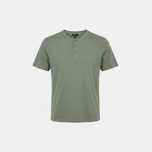 Camiseta Henley Verde Salvia - Foto Cuadrada