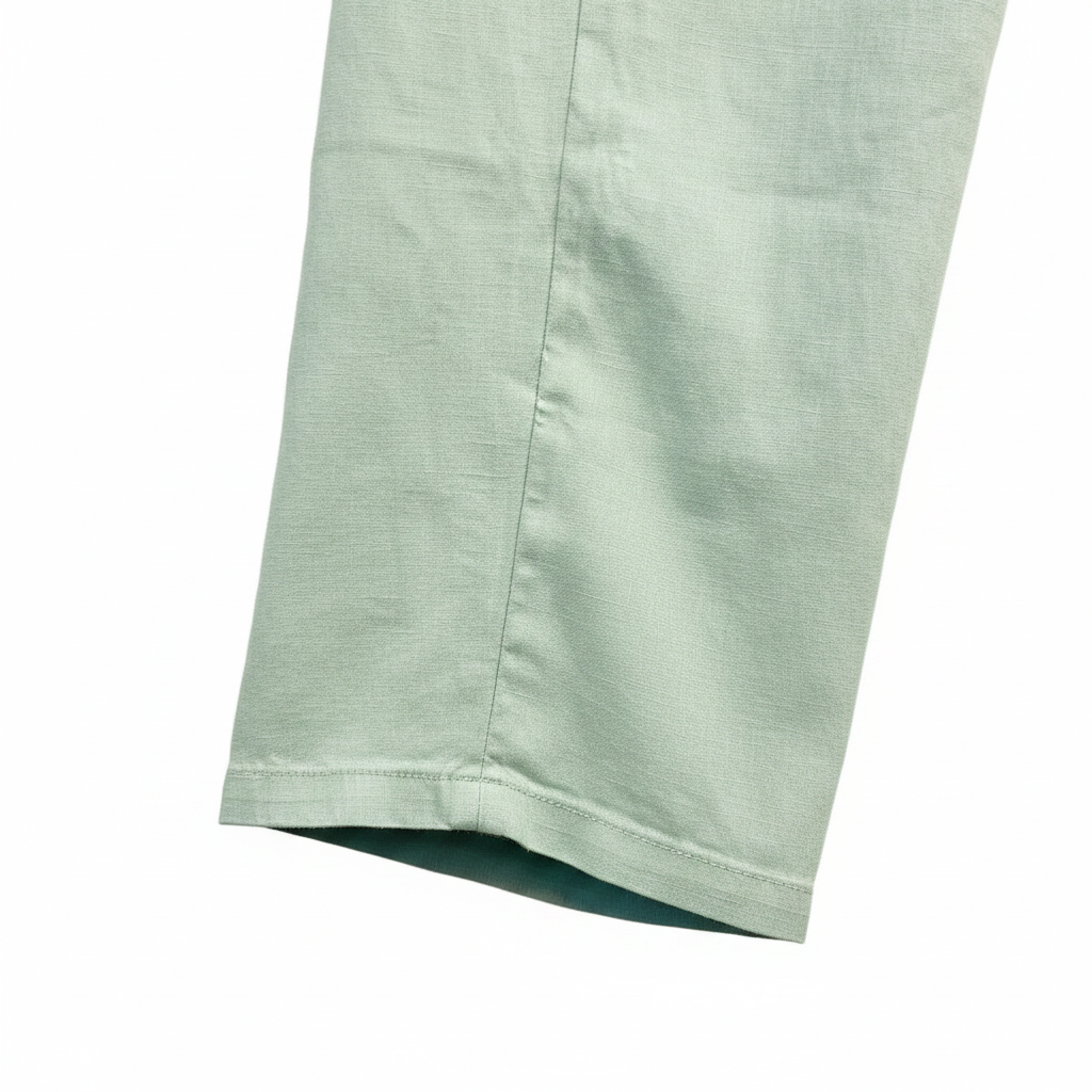 Detalle bajo pantalón lino verde agua