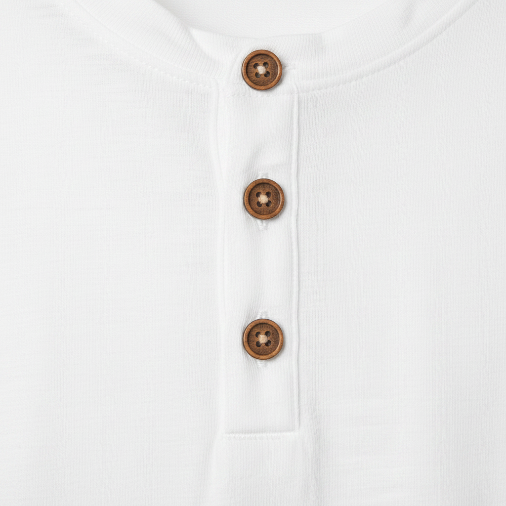 Detalle botones - Camiseta Henley Blanca