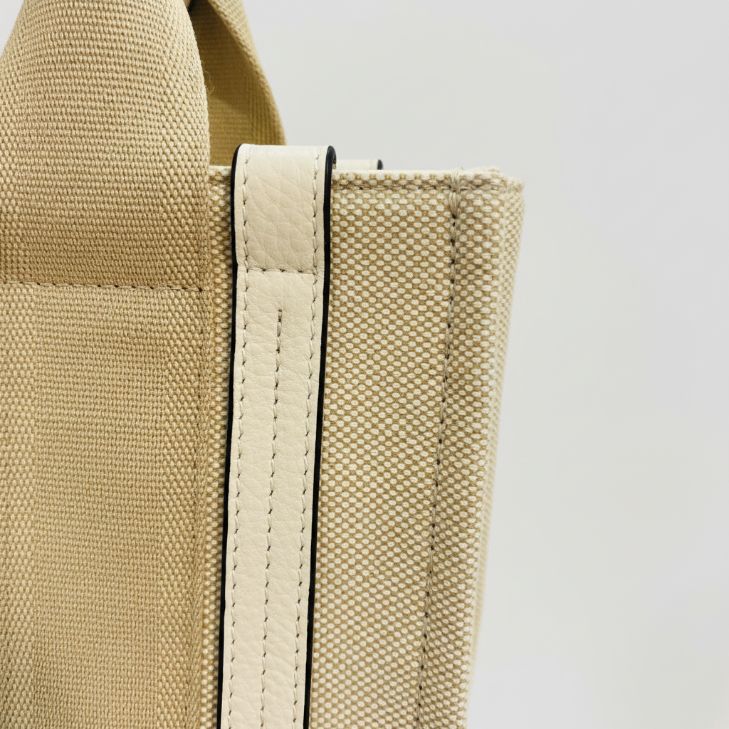 Detalle textura rafia tote bag beige