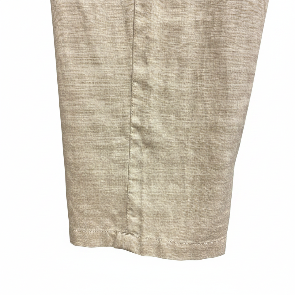 Detalle bajo pantalón lino beige